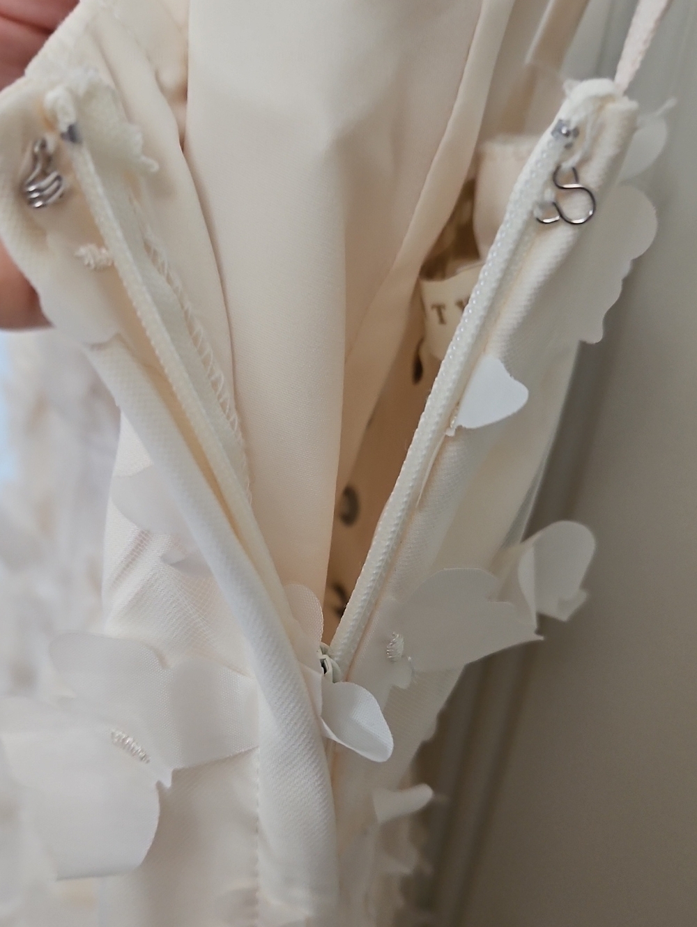 Thirty-Thirty Butterfly Tulle Ivory Dress Size Small - Picture 10 of 13